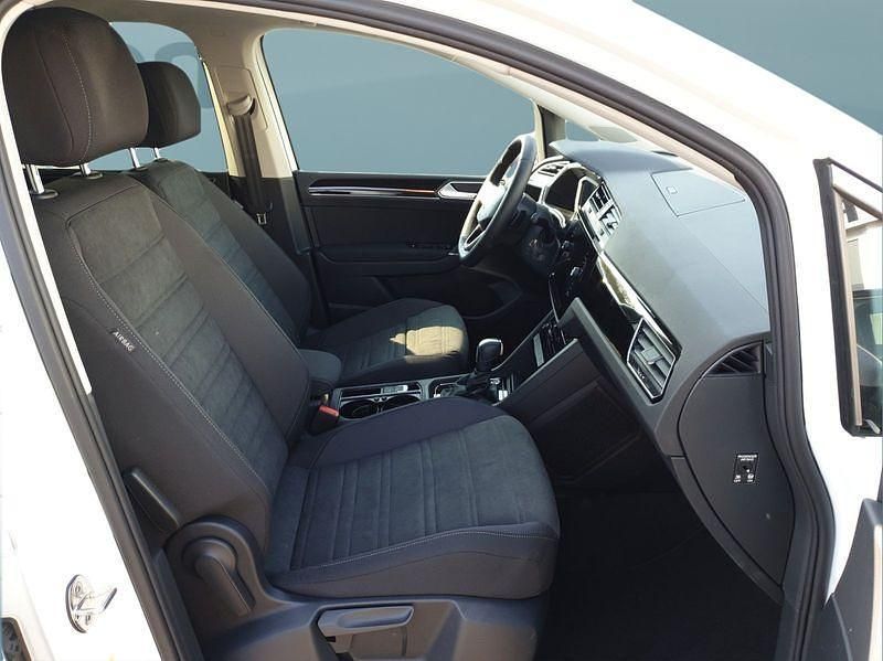 Neu VW Touran 150 PS (110 kW) 2026 Weiß Van / Kleinbus