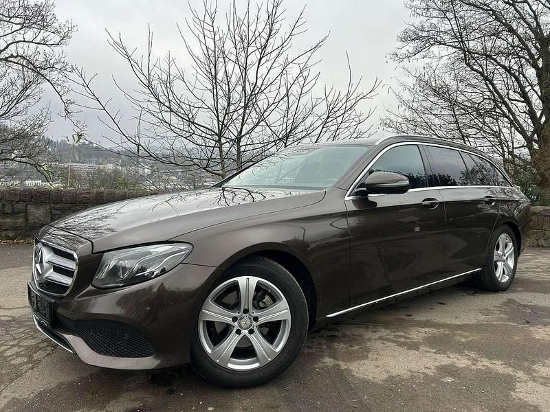 Citrinbraun metalliclack Gebraucht 2016 Mercedes E200 Avantgarde Kombi | 14.800 € (Fairer Preis) - Bild 1/4