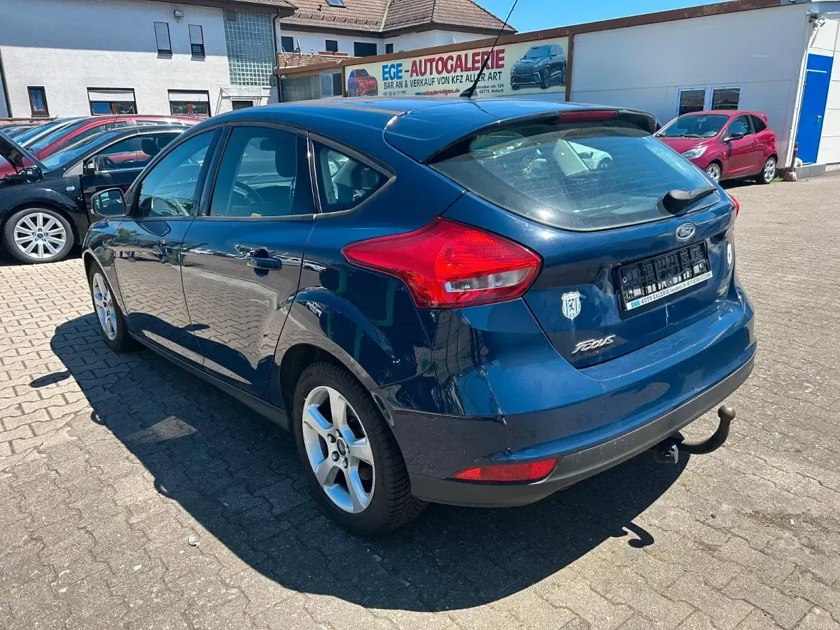 Gebraucht Ford Focus 101 PS (74 kW) 2016 Blau Limousine