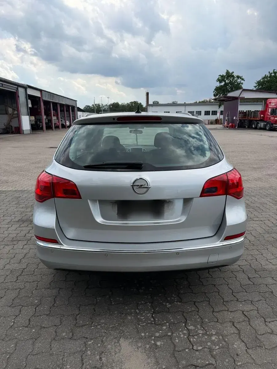 Gebraucht Opel Astra Edition 110 PS (80 kW) 2014 Silber Kombi