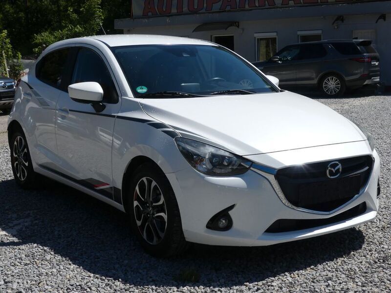 Weiß Gebraucht 2015 Mazda 2 Exclusive-Line Limousine | 8.990 € (Guter Preis) - Bild 1/4