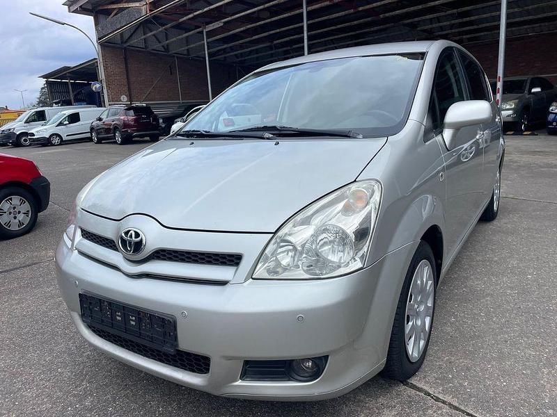 Gebraucht Toyota Corolla Verso Edition 129 PS (94 kW) 2007 Silber Van / Kleinbus