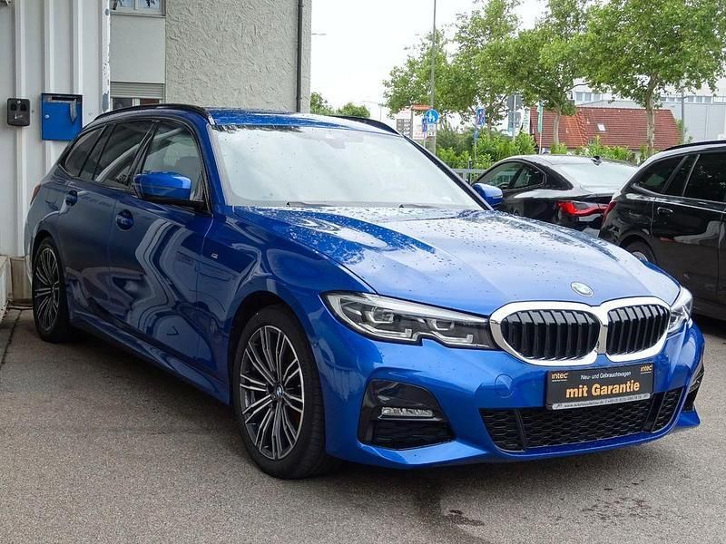 Blau Gebraucht 2021 BMW 320 M Sport Kombi | 30.950 € (Fairer Preis) - Bild 1/4