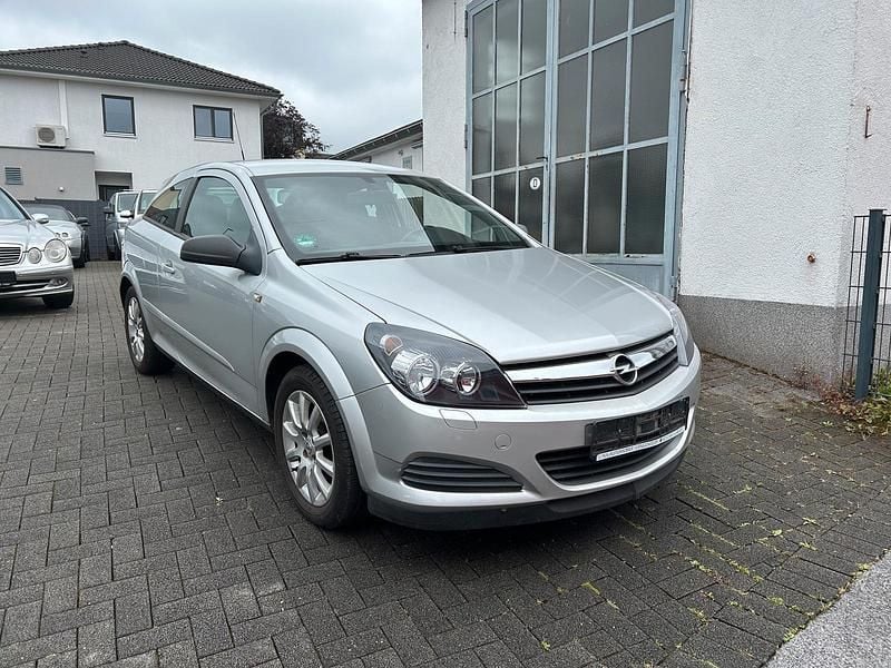Silber Gebraucht 2006 Opel Astra GTC Limousine | 2.899 € (Teuer) - Bild 1/4