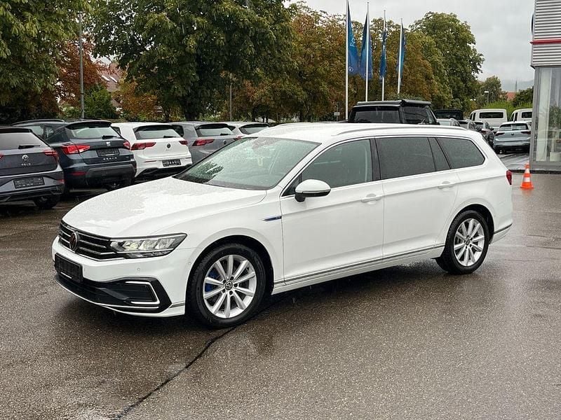 Weiß Gebraucht 2022 VW Passat IQ Drive Kombi | 25.700 € (Fairer Preis) - Bild 1/4