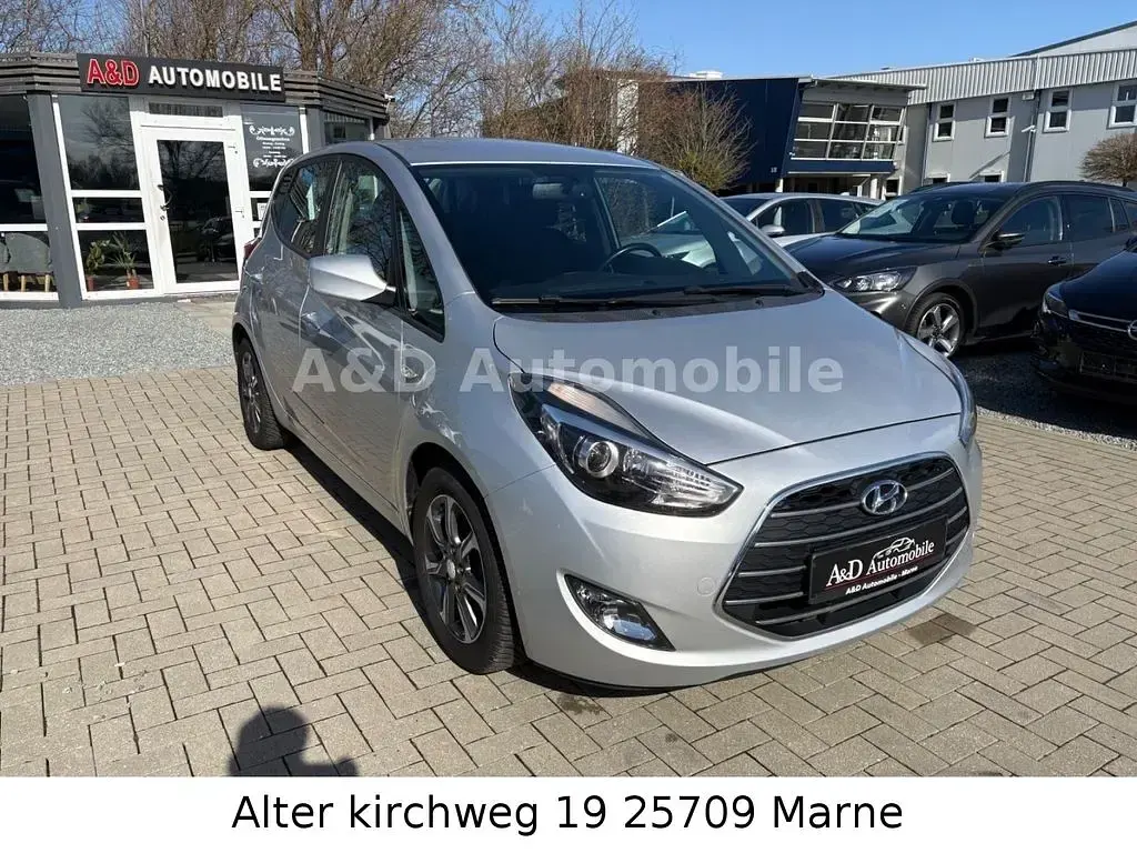 Gebraucht Hyundai ix20 Trend 125 PS (91 kW) 2017 Silber Kleinwagen
