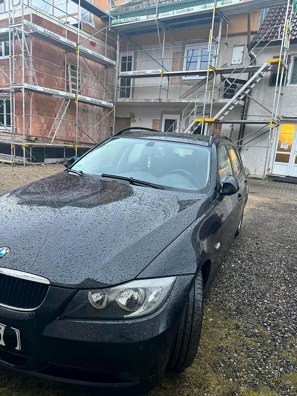 Gebraucht BMW 320 150 PS (110 kW) 2006 Schwarz Limousine