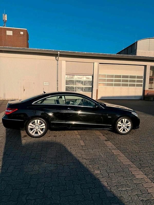 Second-hand Mercedes E250 204 CP (150 kW) 2010 Negru Coupe