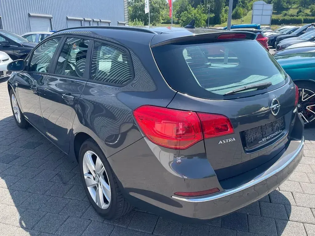Gebraucht Opel Astra Active 131 PS (96 kW) 2013 Grau Kombi