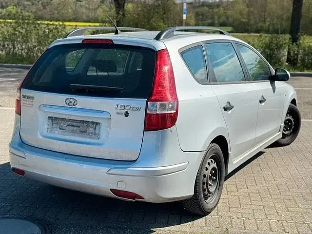 Usado Hyundai i30 Classic 109 CV (80 kW) 2010 Plateado Familiar