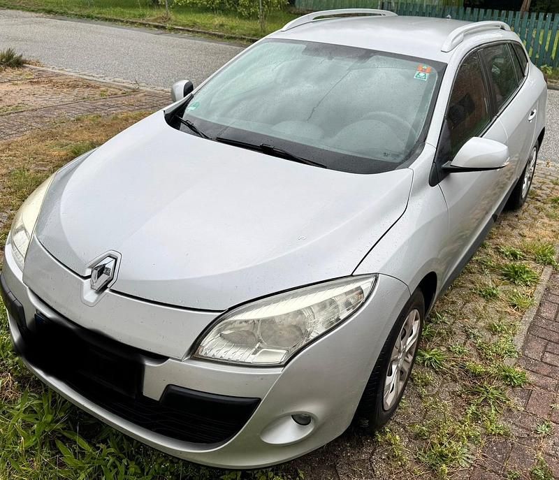 Grau Gebraucht 2010 Renault Mégane GrandTour Kombi | 2.750 € (Fairer Preis) - Bild 1/4