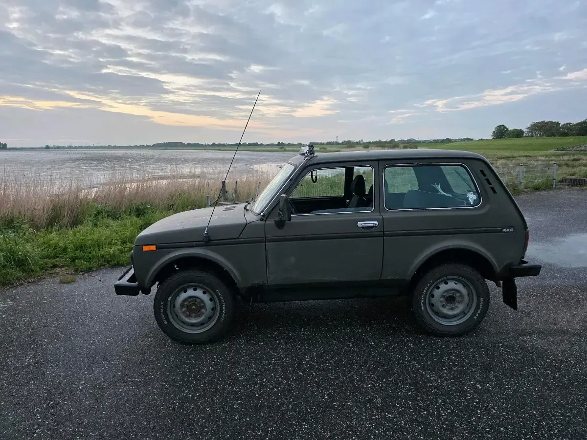 Gebraucht Lada niva 83 PS (61 kW) 2009 Grün SUV