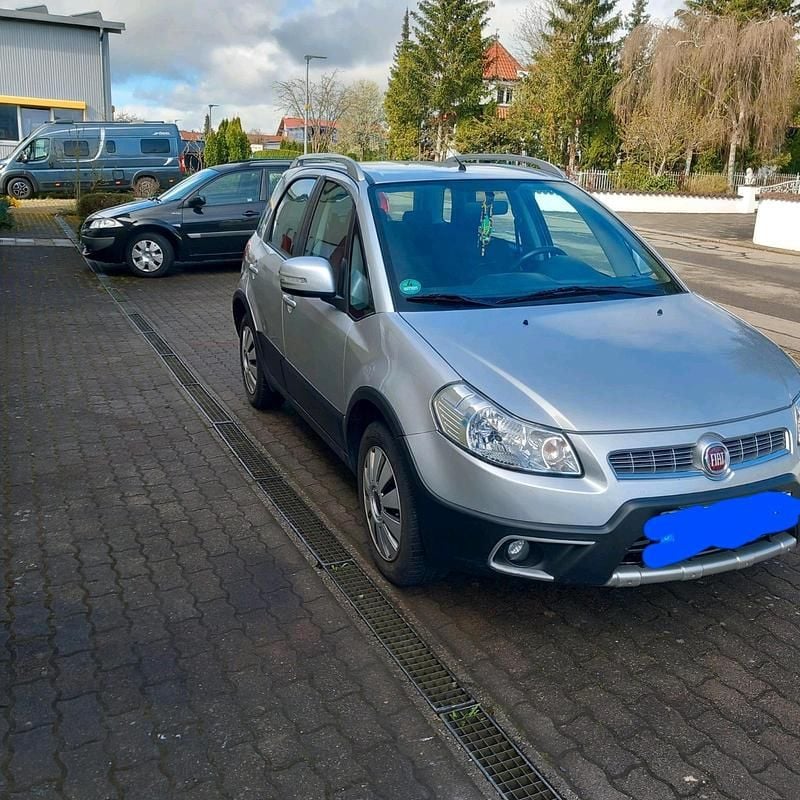 Silber Gebraucht 2013 Fiat Sedici SUV | 4.500 € (Fairer Preis) - Bild 1/4