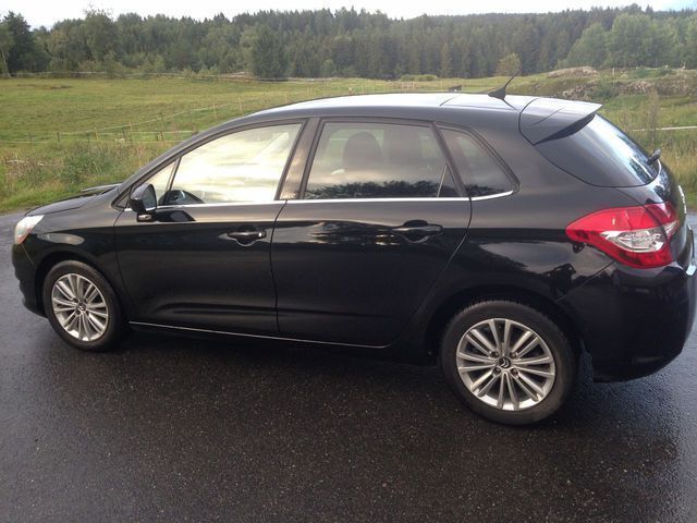 Gebraucht Citroën C4 92 PS (67 kW) 2012 Silber metallic Limousine