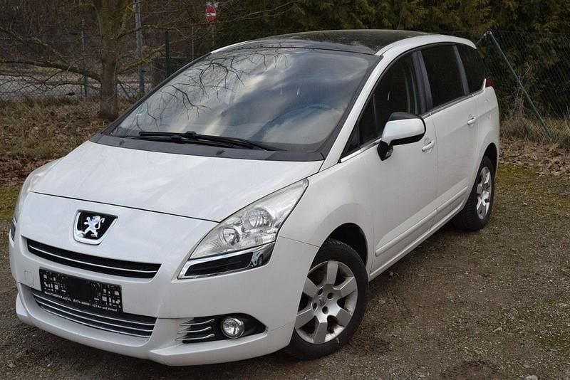 Gebraucht Peugeot 5008 Active 156 PS (114 kW) 2012 Weiß Van / Kleinbus