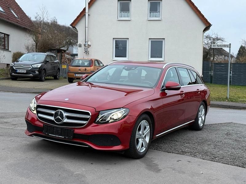 Rot Gebraucht 2016 Mercedes E220 Kombi | 17.990 € (Etwas zu teuer) - Bild 1/4