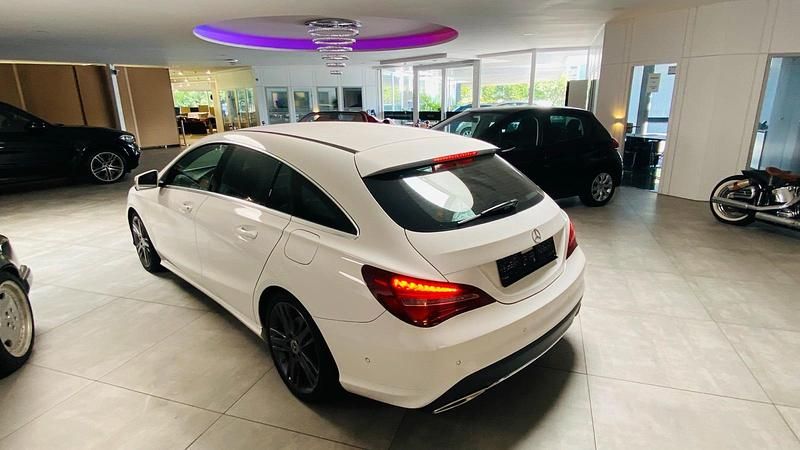 Weiß Gebraucht 2019 Mercedes CLA220 Shooting Brake Kombi | 19.990 € (Guter Preis) - Bild 1/4