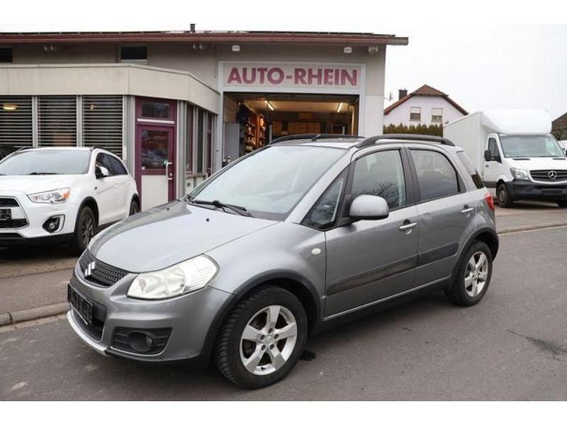 Grau Gebraucht 2011 Suzuki SX4 Club Limousine | 6.700 € (Fairer Preis) - Bild 1/4