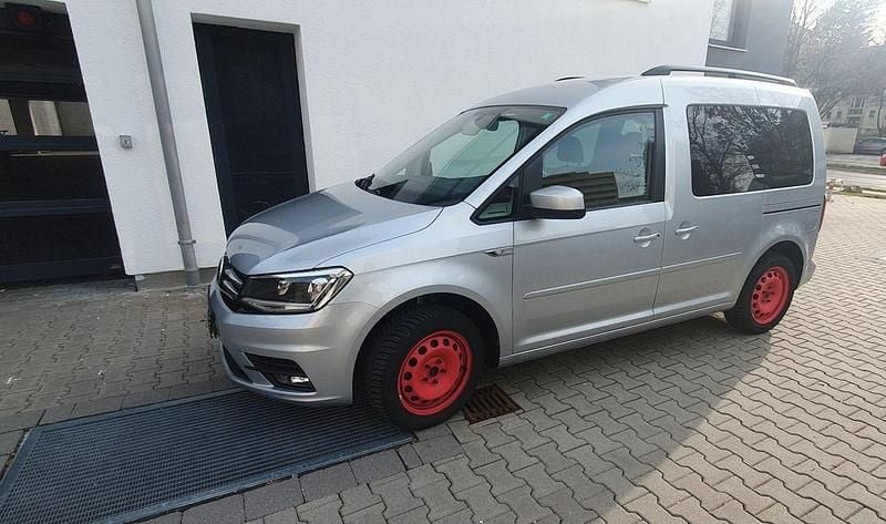 Gebraucht VW Caddy Comfortline 125 PS (91 kW) 2017 Silber Van / Kleinbus
