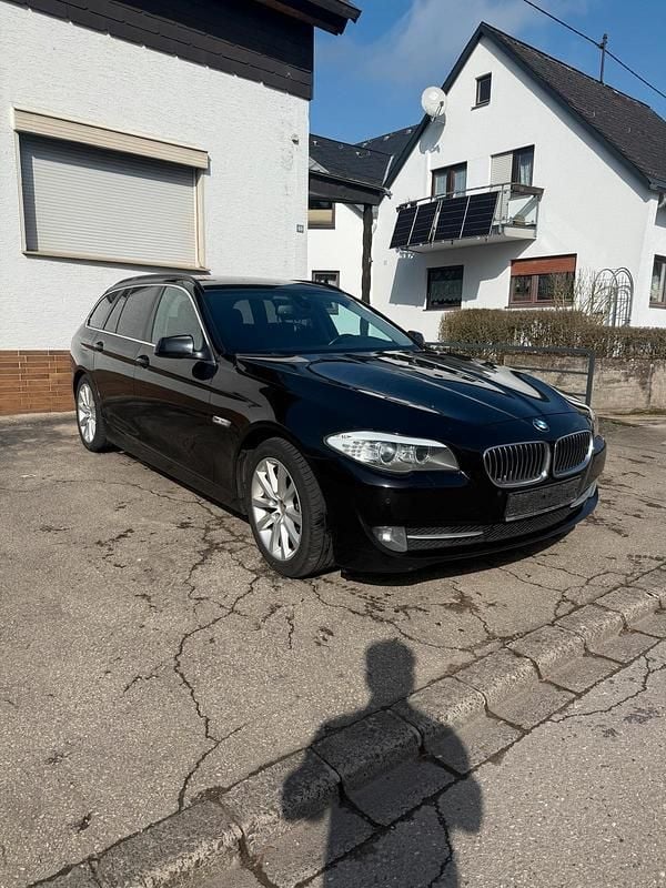 Gebraucht BMW 525 204 PS (150 kW) 2011 Schwarz Kombi