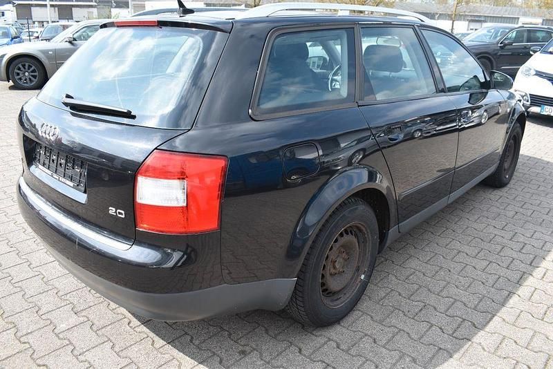 Używany Audi A4 131 KM (96 kW) 2002 Czarny Kombi