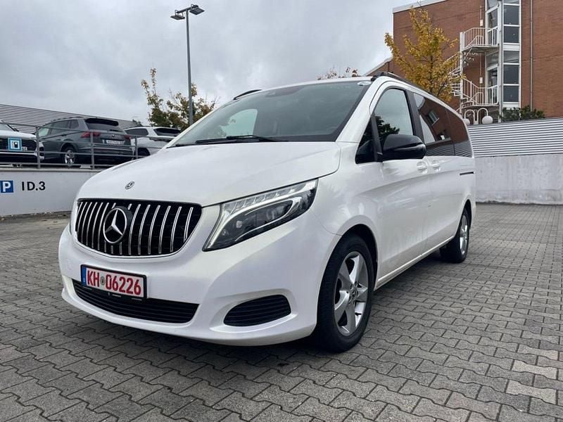Weiß Gebraucht 2018 Mercedes V250 Exclusive Van / Kleinbus | 36.999 € (Superpreis) - Bild 1/4