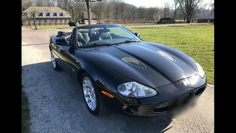 Second-hand Jaguar XKR 363 CP (266 kW) 2000 Negru Cabrio