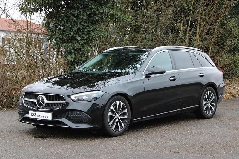 Gebraucht Mercedes C300 258 PS (189 kW) 2022 Schwarz Kombi