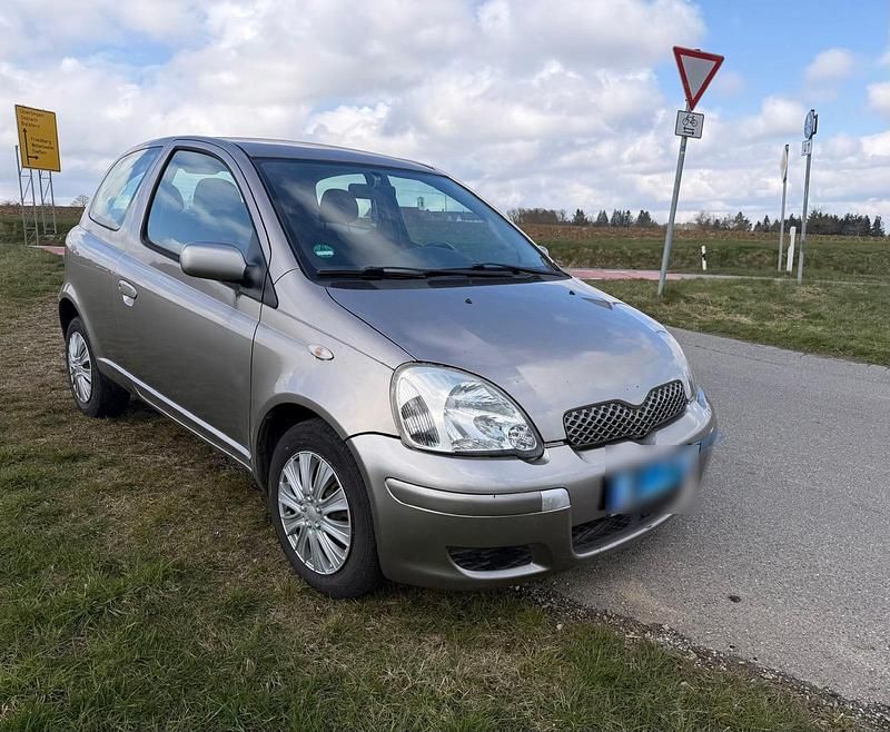 Gebraucht Toyota Yaris 65 PS (47 kW) 2003 Silber Kleinwagen
