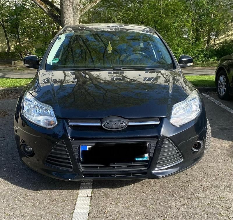 Second-hand Ford Focus 101 CP (74 kW) 2013 Negru Berlinǎ