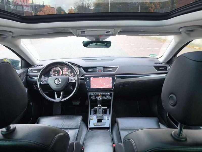 Grau Gebraucht 2017 Skoda Superb LAURIN & KLEMENT Kombi | 16.000 € (Guter Preis) - Bild 1/4