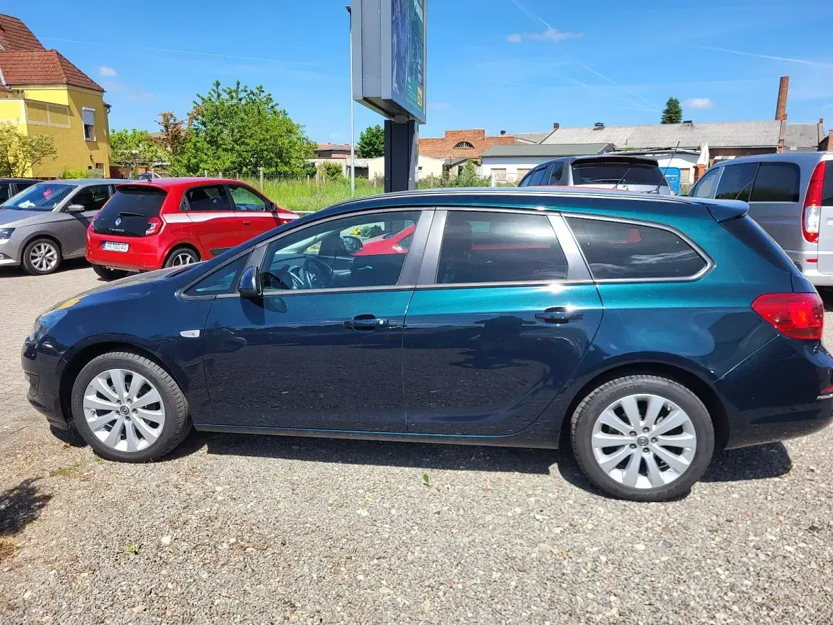 Gebraucht Opel Astra 120 PS (88 kW) 2015 Grün Kombi