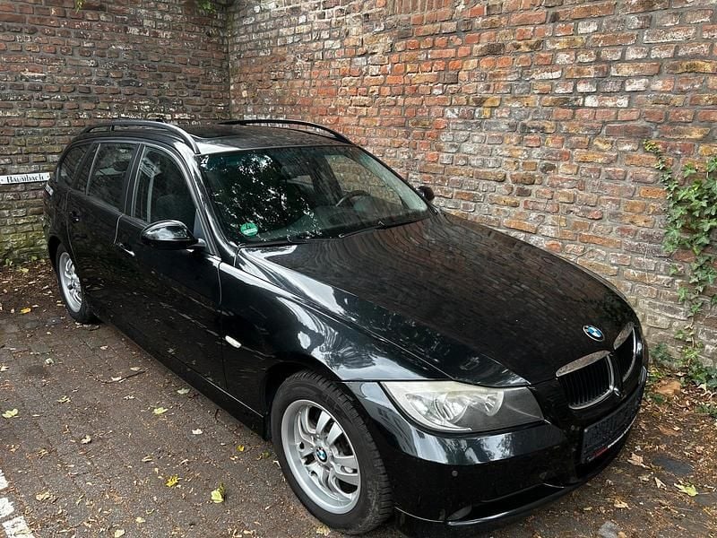 Gebraucht BMW 320 150 PS (110 kW) 2007 Schwarz Kombi