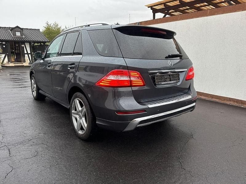 Gebraucht Mercedes ML350 258 PS (189 kW) 2012 Grau SUV