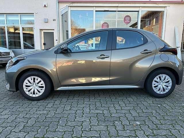 Gebraucht Toyota Yaris Comfort 72 PS (52 kW) 2023 Manganbronze metallic Kleinwagen