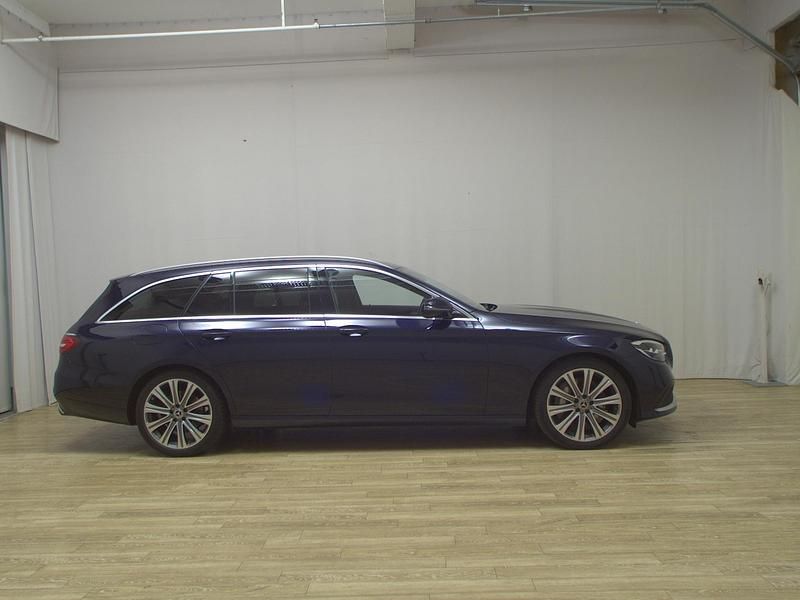 Blau Gebraucht 2021 Mercedes E400 Avantgarde Kombi | 26.780 € - Bild 1/4