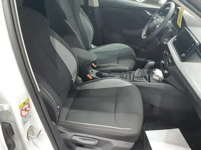 Gebraucht Skoda Scala Selection 116 PS (85 kW) 2025 Moonweiss metallic Kleinwagen