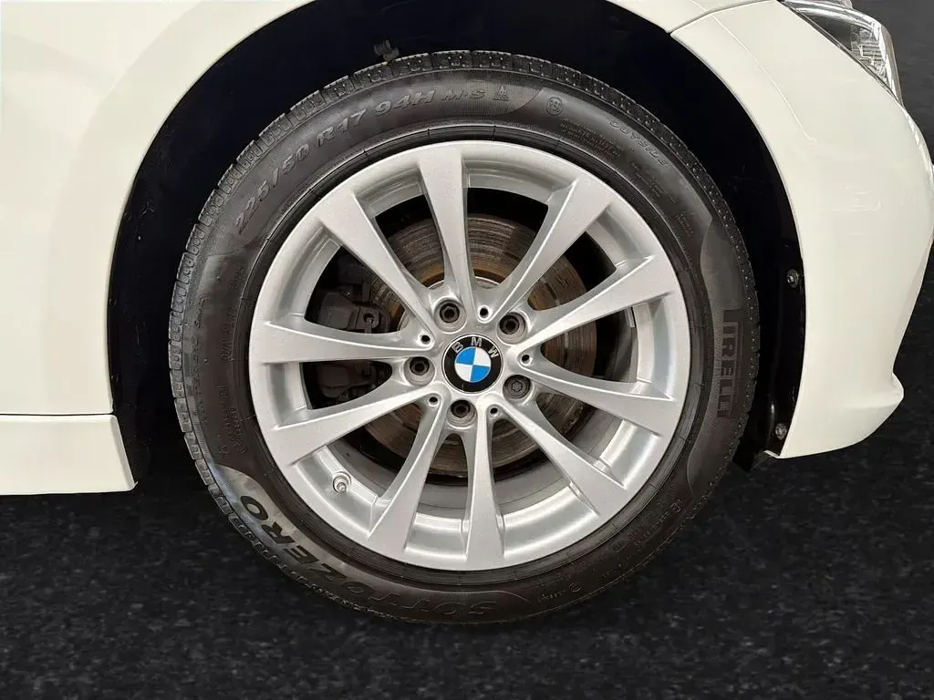 Gebraucht BMW 330 Sport Line 252 PS (185 kW) 2018 Alpinweiss Kombi