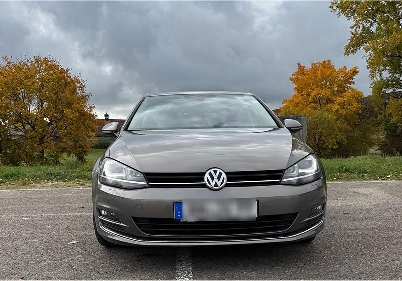 Gebraucht VW Golf VII Highline 122 PS (89 kW) 2014 Grau Limousine