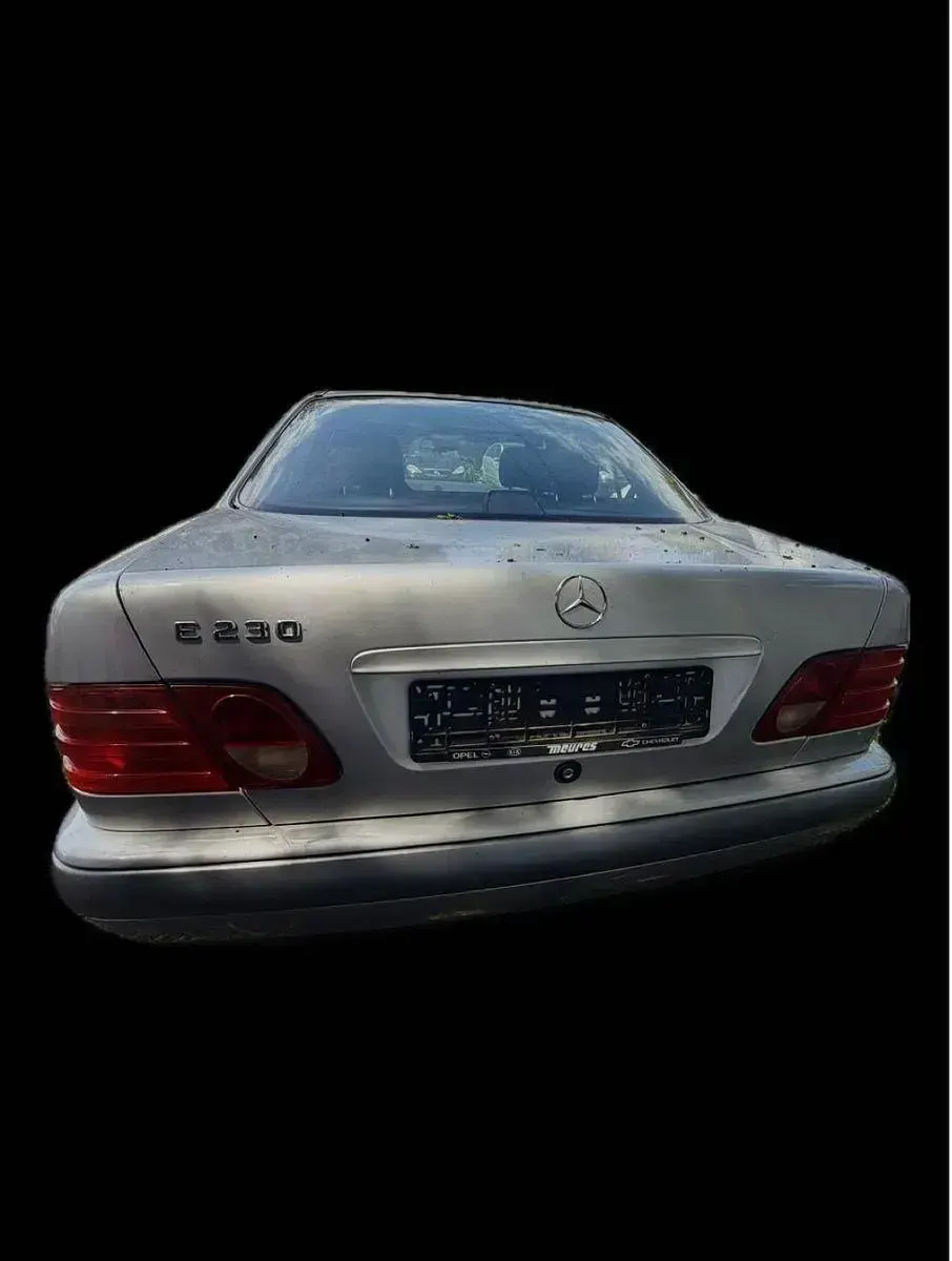 Używany Mercedes E230 Elegance 150 KM (110 kW) 1996 Srebrny Sedan/Limuzyna