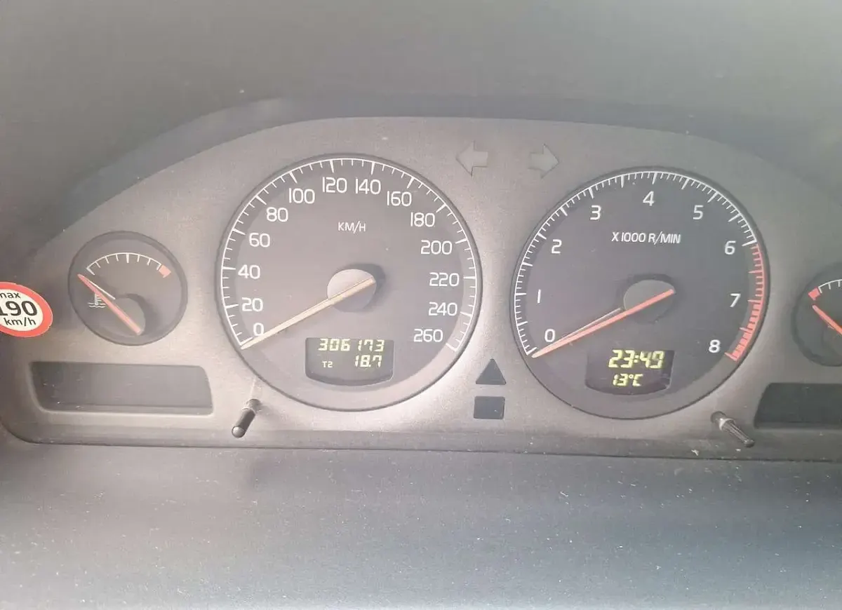 Używany Volvo V70 140 KM (102 kW) 2002 Srebrny Kombi
