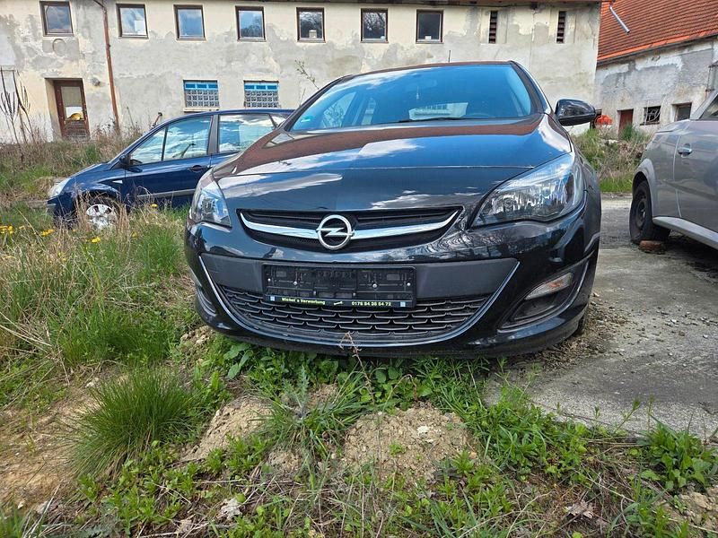 Second-hand Opel Astra 87 CP (63 kW) 2013 Negru Break