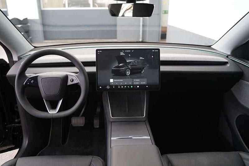 Gebraucht Tesla Model Y Standard Range 219 kW (299 PS) 2025 Schwarz SUV