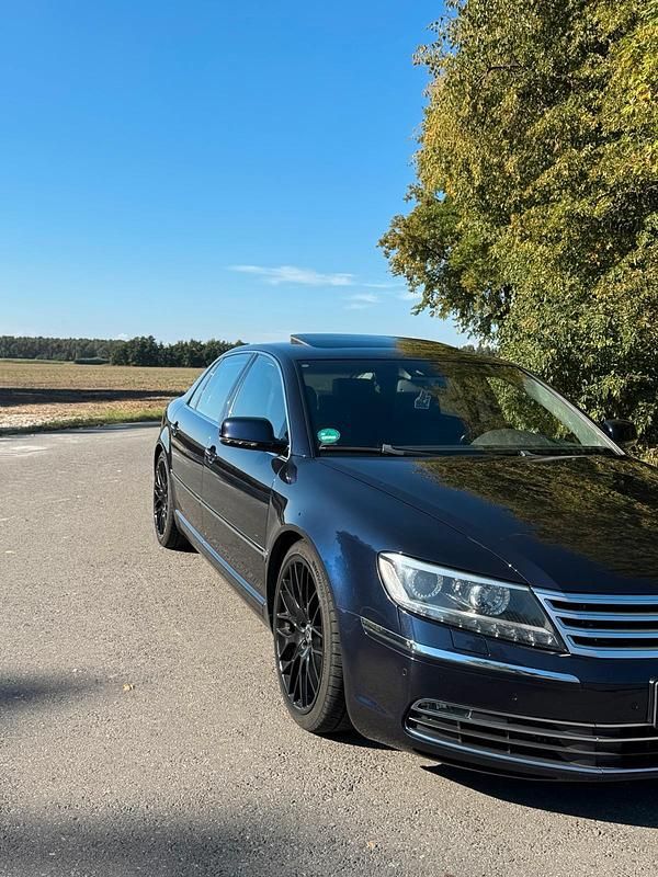 Blau Gebraucht 2015 VW Phaeton Limousine | 21.500 € - Bild 1/4