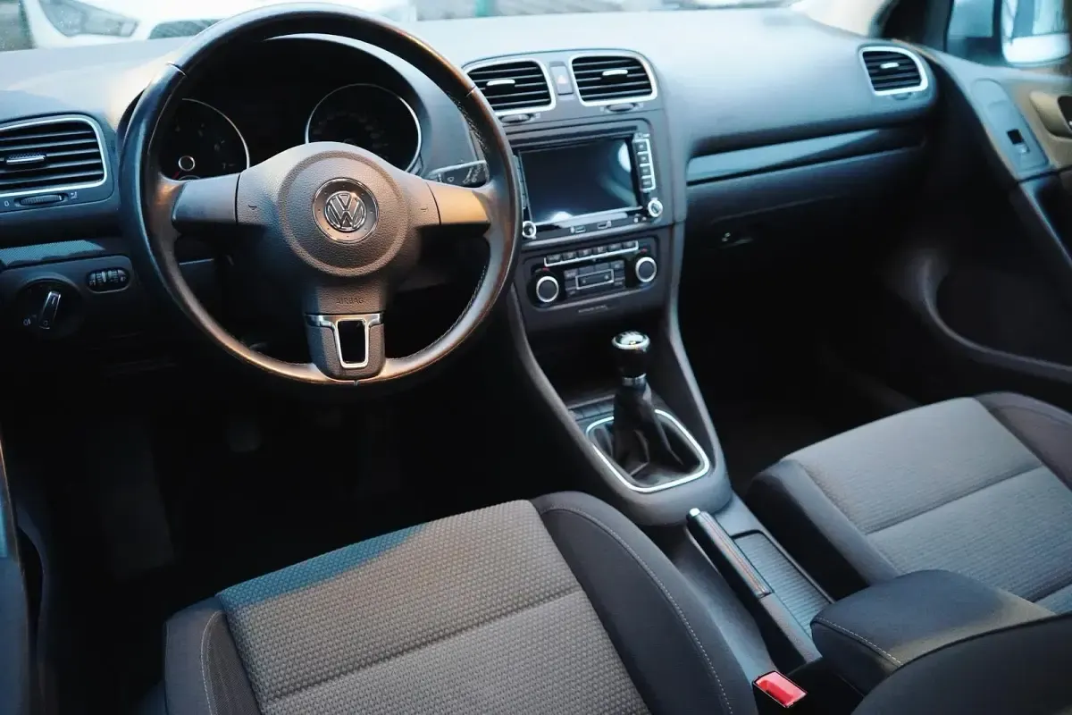 Gebraucht VW Golf VI 122 PS (89 kW) 2011 Silber Kleinwagen