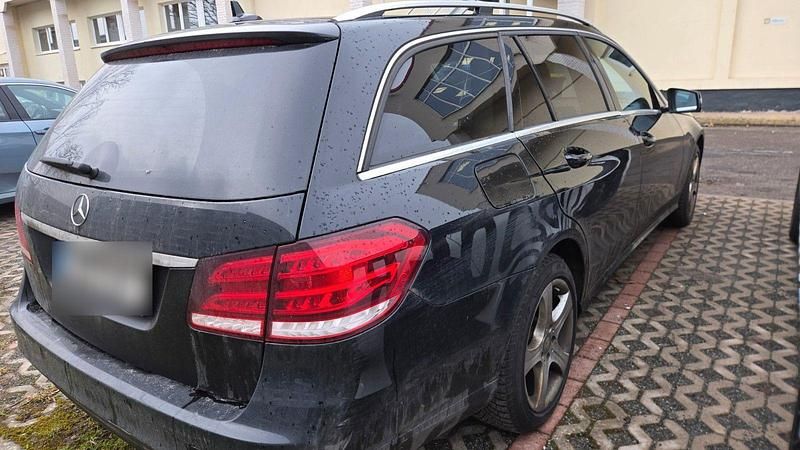 Gebraucht Mercedes E250 Elegance 204 PS (150 kW) 2014 Schwarz Kombi