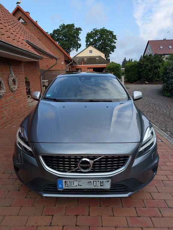 Grau Gebraucht 2016 Volvo V40 R-Design Kinetic Kombi | 11.250 € (Guter Preis) - Bild 1/4