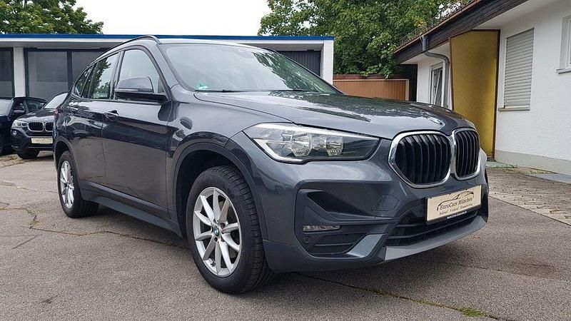 Grau Gebraucht 2020 BMW X1 Sport Line SUV | 14.690 € (Guter Preis) - Bild 1/4