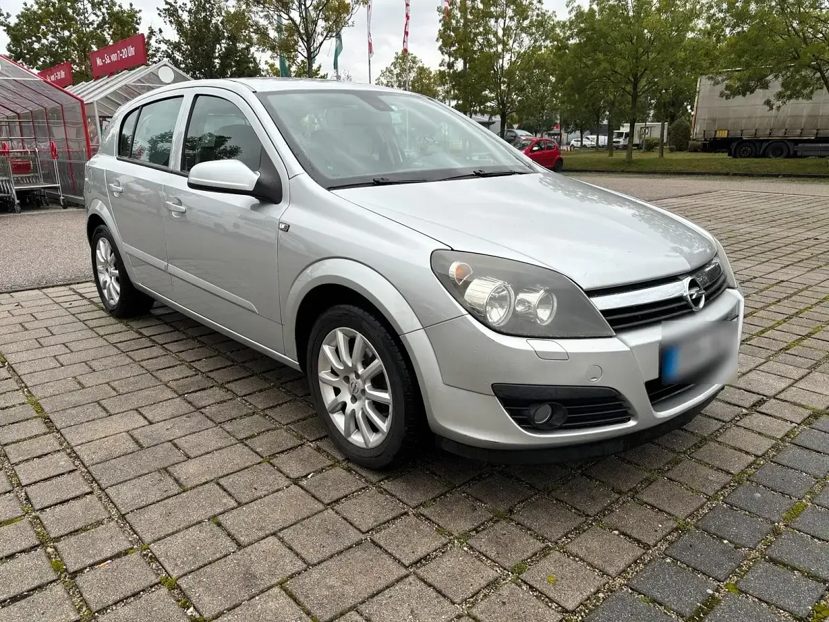 Usata Opel Astra 105 CV (77 kW) 2006 Argento Berlina