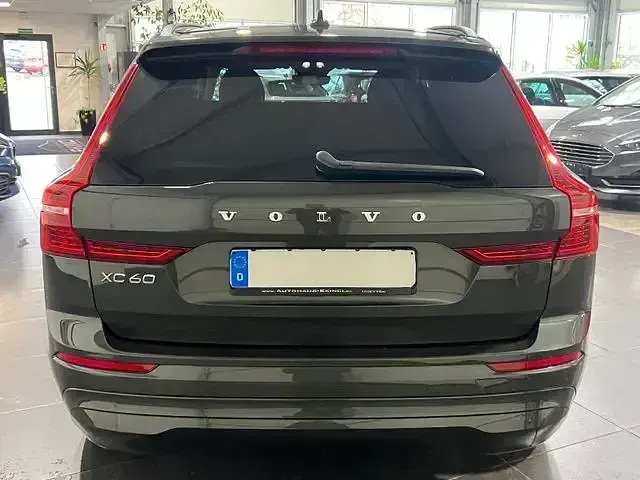 Gebraucht Volvo XC60 197 PS (144 kW) 2021 Pine grey SUV